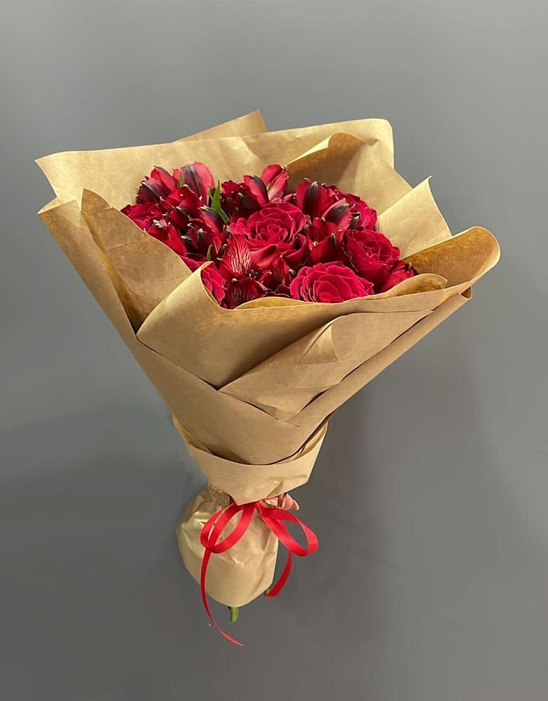 Букет цветов из: Альстромерии и Розы в Задонье