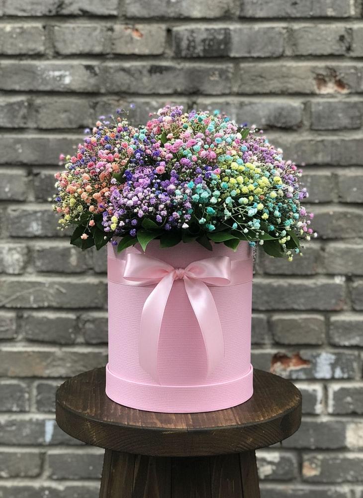 Цветочная композиция из Гипсофила и Розы в шляпной коробке в Задонье