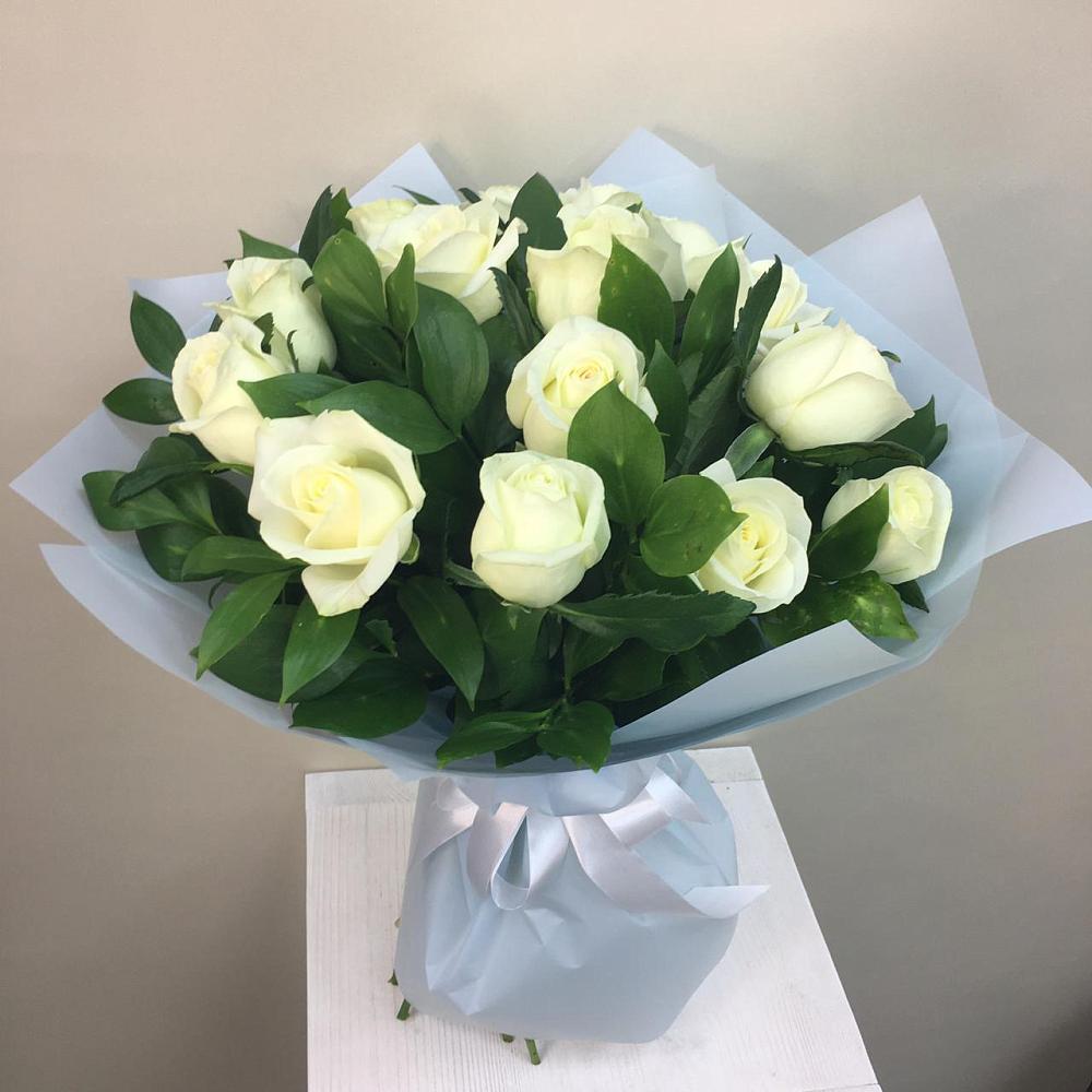 Букет 15 Белых роз Проуд в Задонье