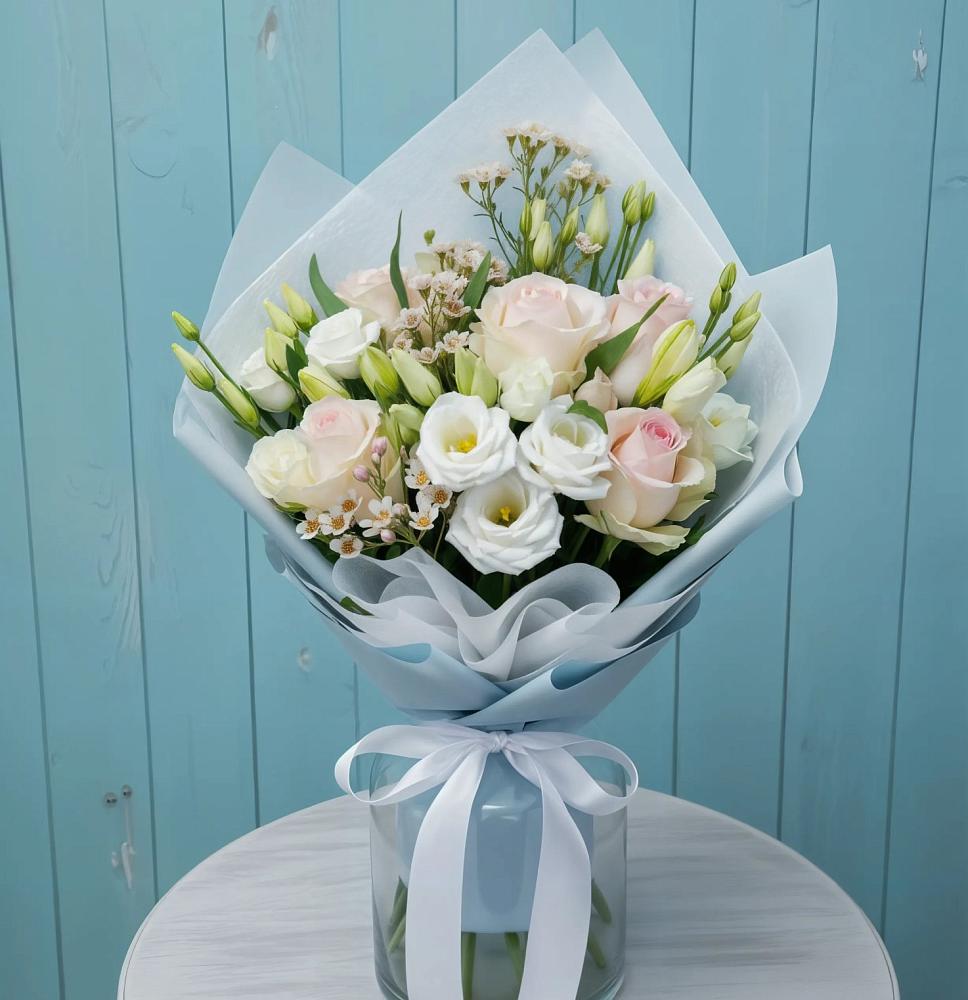 Букет цветов из: Розы и Лизиантусы в Задонье