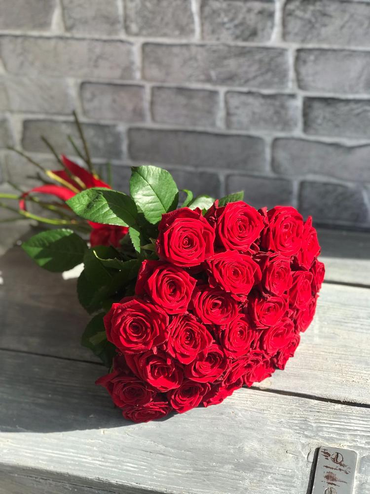 Букет Красные розы Фридом в Задонье