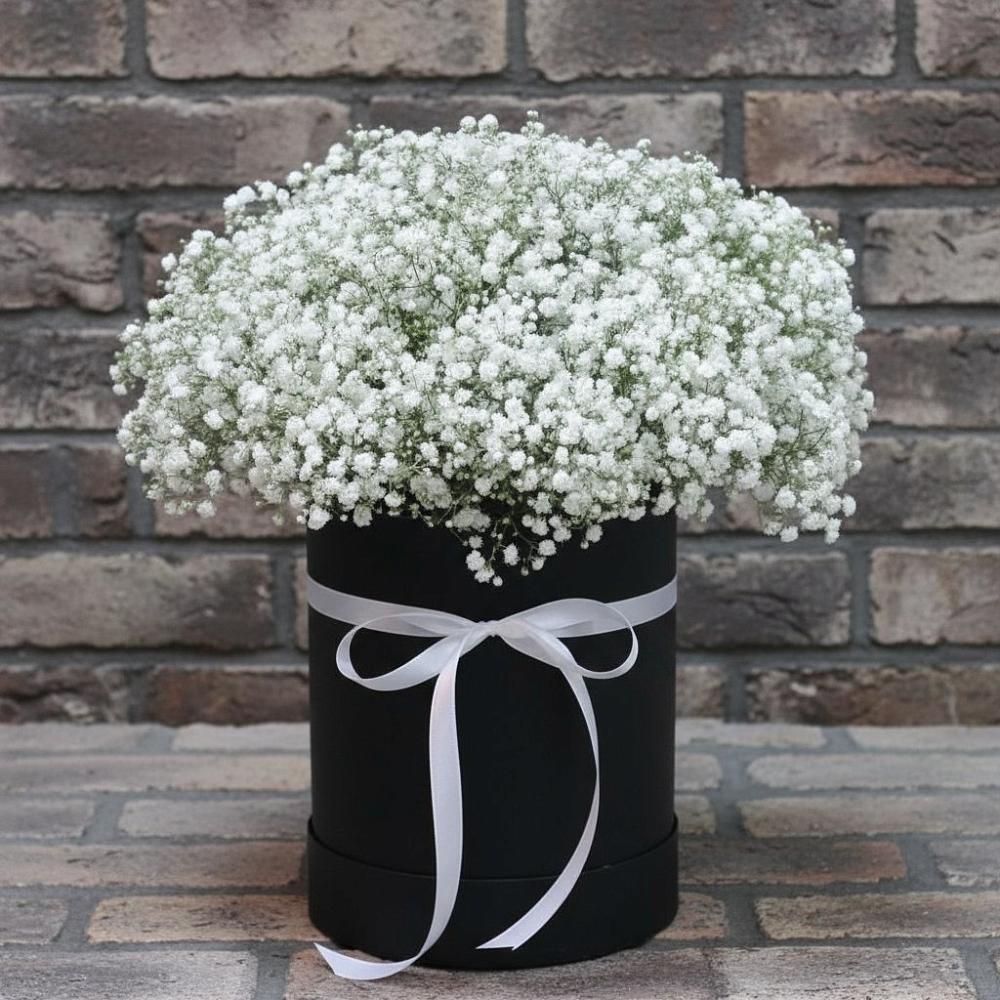 Цветочная композиция из Гипсофила в шляпной коробке в Задонье