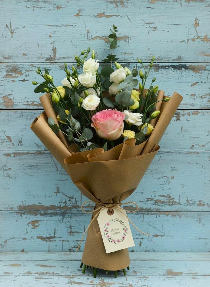 Букет цветов из: Розы и Лизиантусы в Задонье