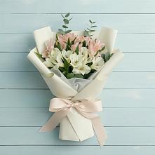 Букет цветов из:  Альстромерии в Задонье