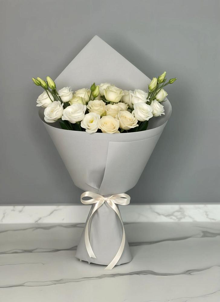 Букет цветов из: Розы и Лизиантусы в Задонье