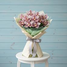 Букет цветов из:  Орхидеи и Розы в Задонье