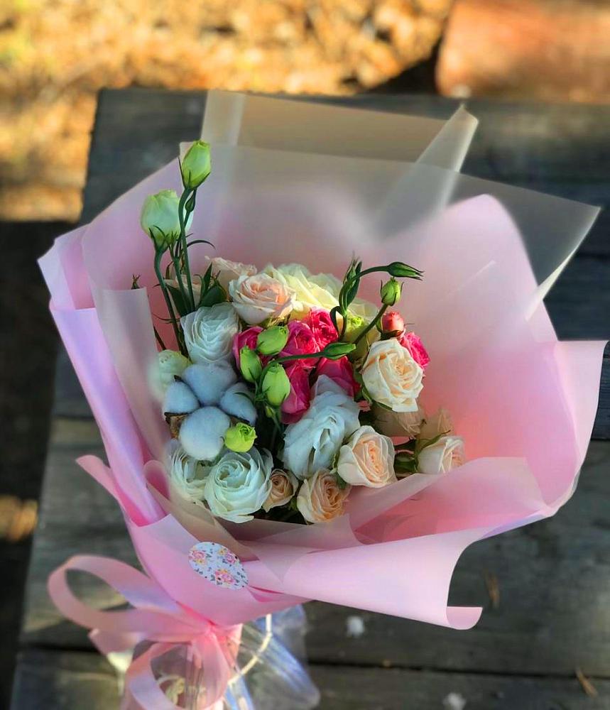 Букет цветов из: Розы и Лизиантусы в Задонье