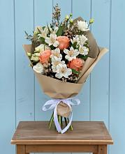 Букет цветов из:  Альстромерии, Лизиантусы, Розы и Хризантемы в Задонье