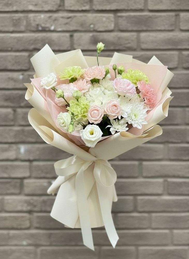 Букет цветов из: Гвоздики, Розы, Лизиантусы и Хризантемы в Задонье