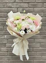 Букет цветов из:  Гвоздики, Розы, Лизиантусы и Хризантемы в Задонье