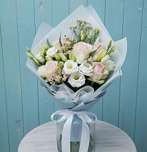 Букет цветов из:  Розы и Лизиантусы в Задонье