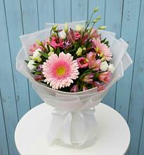 Букет цветов из:  Герберы, Альстромерии и Лизиантусы в Задонье