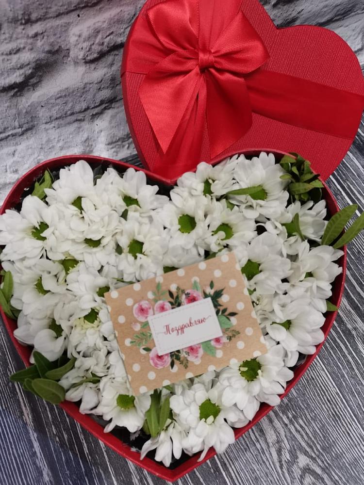 Цветочная композиция из Хризантемы в виде сердца в Задонье