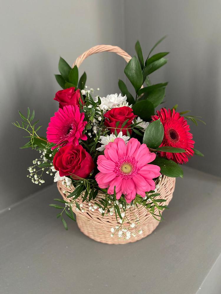Цветочная композиция из Розы, Хризантемы и Герберы в корзине в Задонье