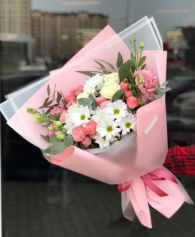 Букет цветов из: Розы, Лизиантусы и Хризантемы в Задонье