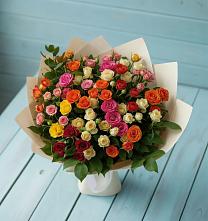 Букет Микс из разноцветных кустовых роз в Задонье