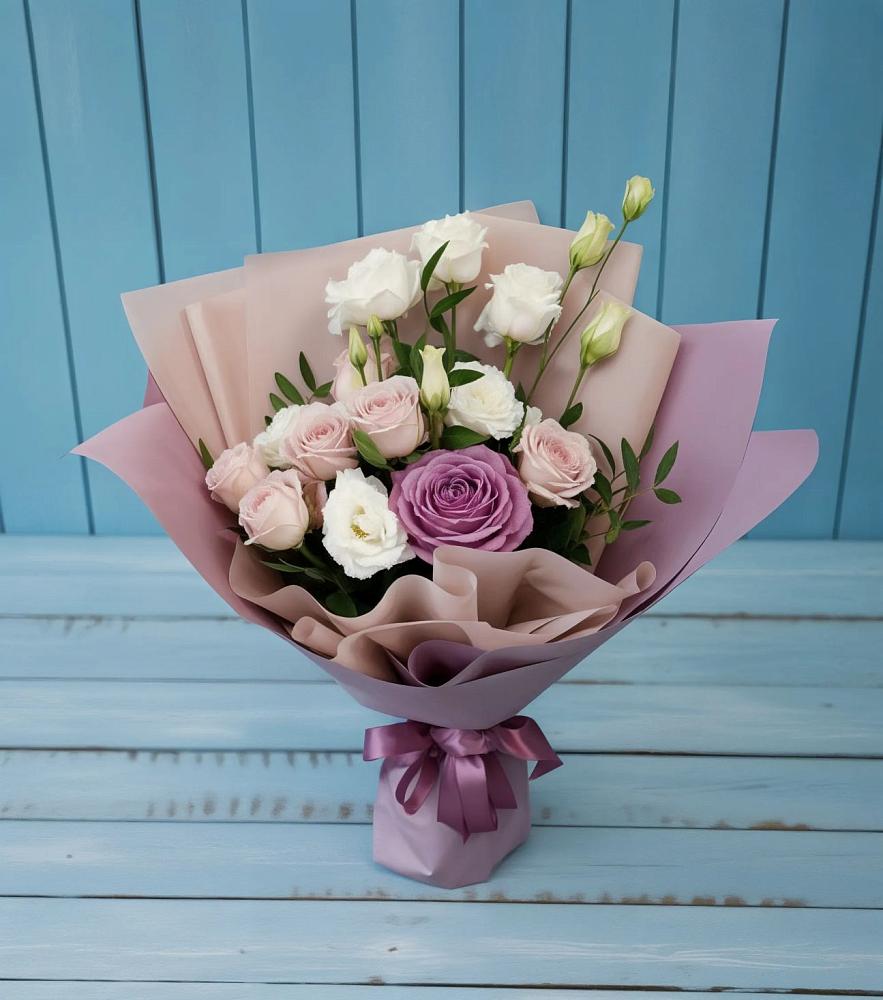 Букет цветов из: Розы и Лизиантусы в Задонье